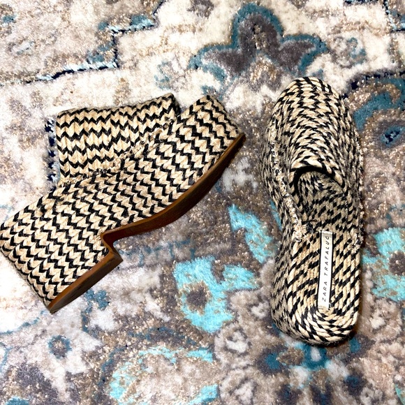 Platform Clogs ✨SUPER CUTE✨
